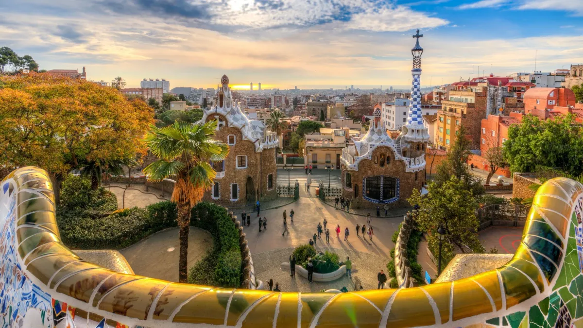 Blick vom Park Güell auf Barcelona