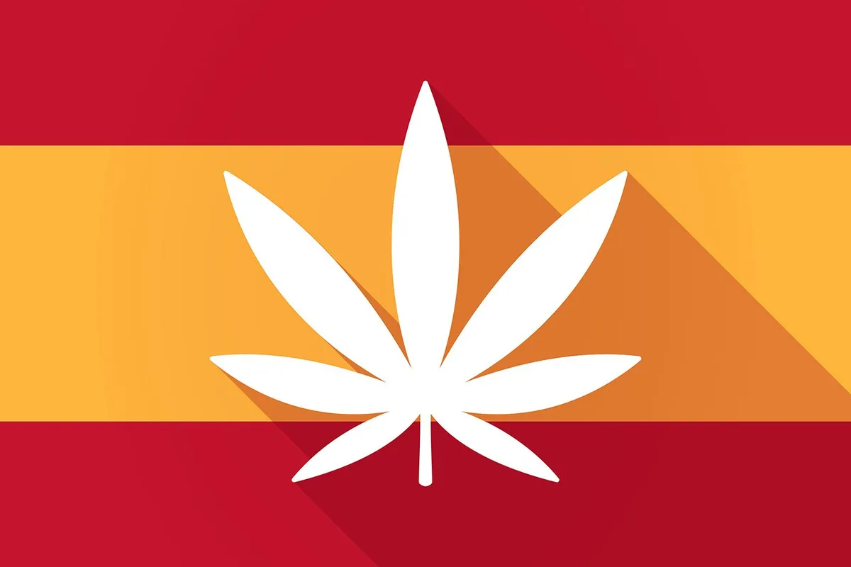 Weißes Cannabisblatt auf den Farben der spanischen Flagge